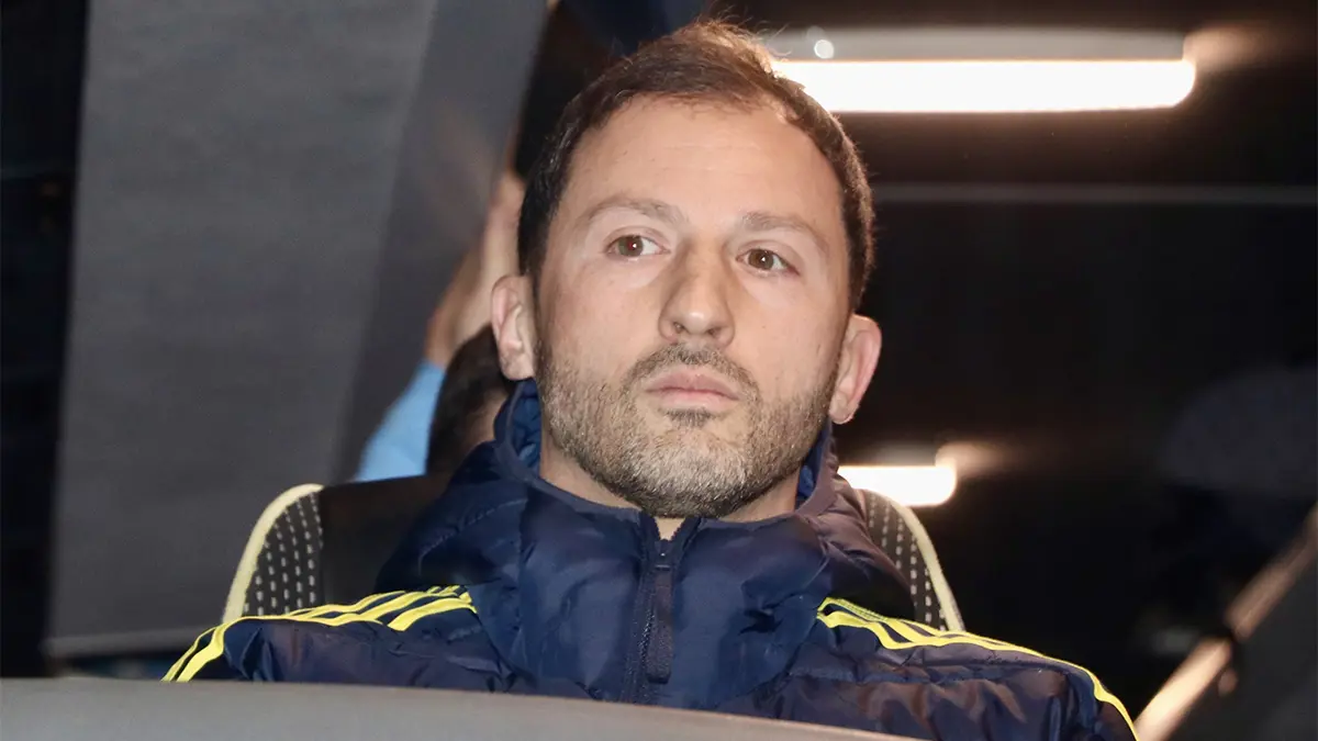 Tedesco tak谋mdan ayr谋lmas谋na izin verdi, Fenerbah莽e'ye veda ediyor | Sporun man艧etleri