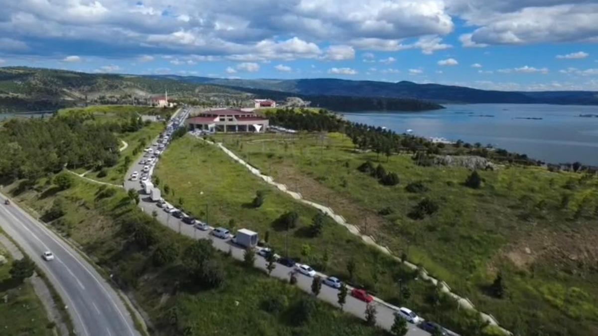 Araçlar kuyruk oldu 'Uzaksanız da uğrayın, bu kadar beklemiyordum'