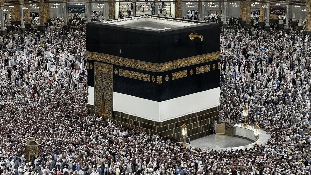 Hacılar Kabe'ye veda ediyor