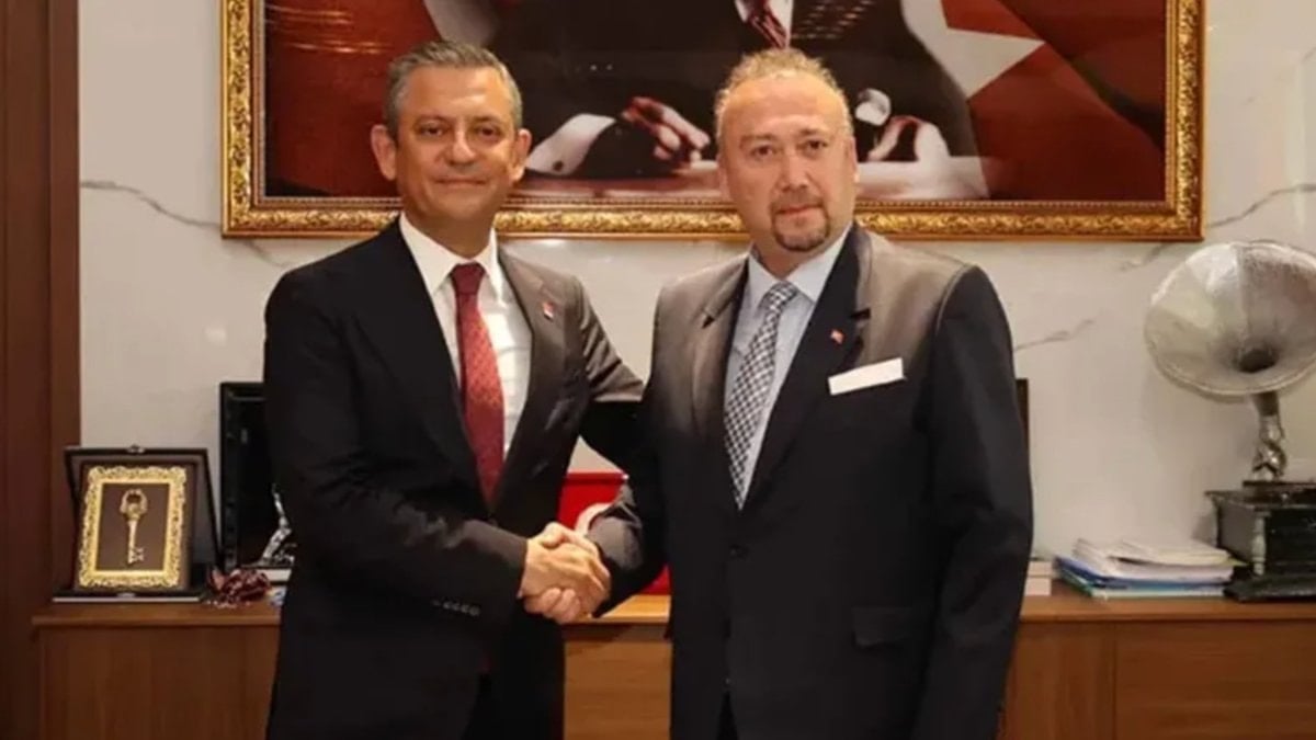 Özgür Özel'den Özkan Yalım'a: Otel odasında kapıyı açana kadar CHP'liydi