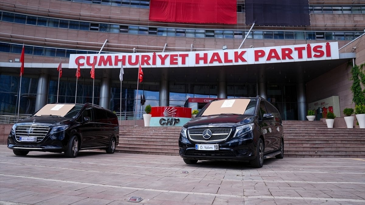 CHP'li vekiller Whatsapp'ta küfürleşti: Grupları ayırdılar
