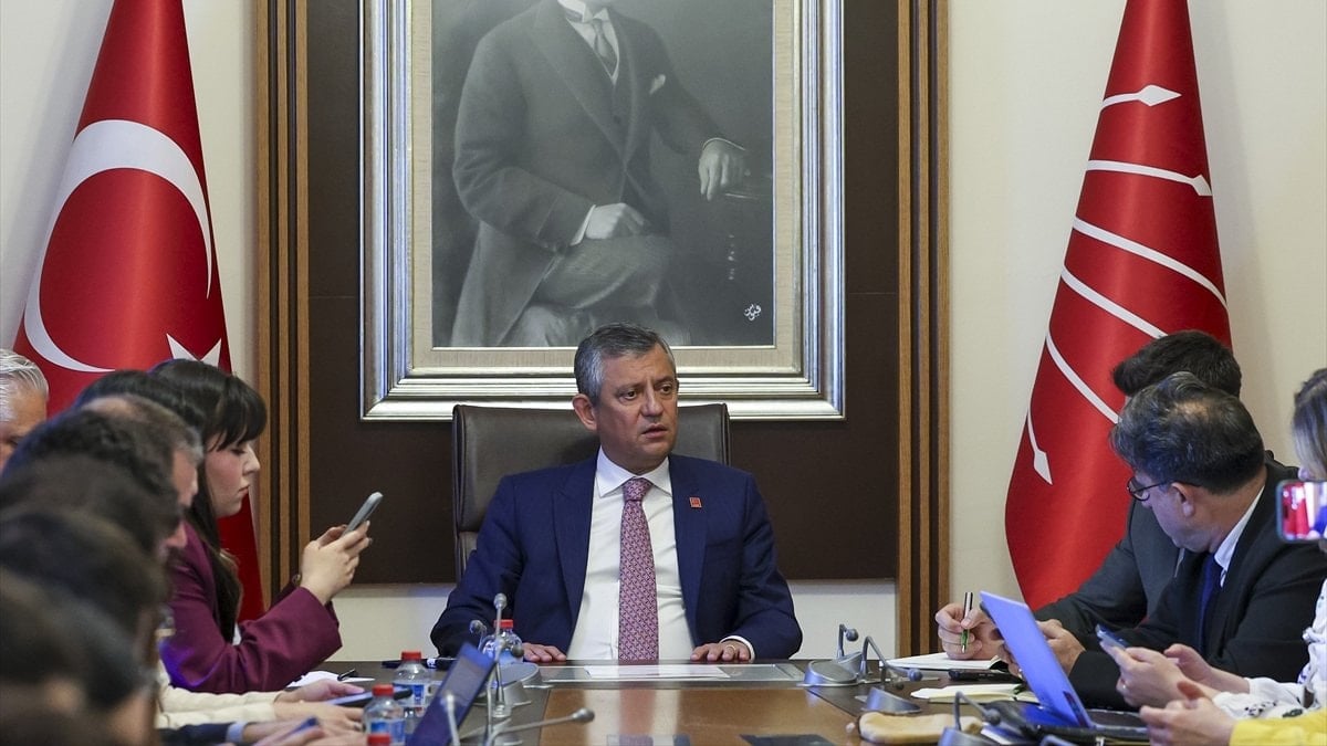 Özgür Özel: CHP'yi bırakmak yok, mücadele var
