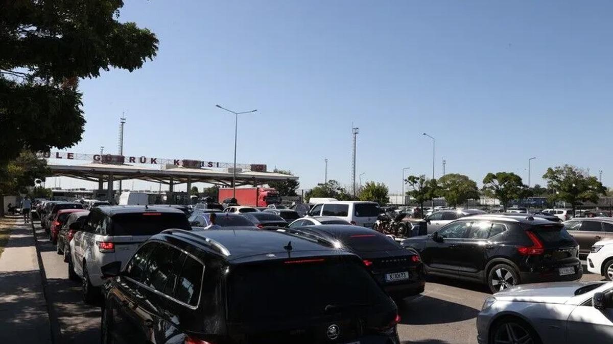 Ödemeden çıkamayacak! Yabancı plakalı araçlar için düzenleme