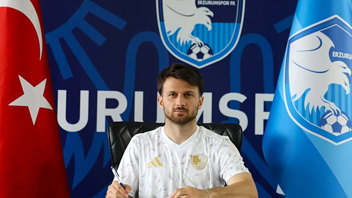 Erzurumspor FK'da Murat Cem Akpınar ile yola devam