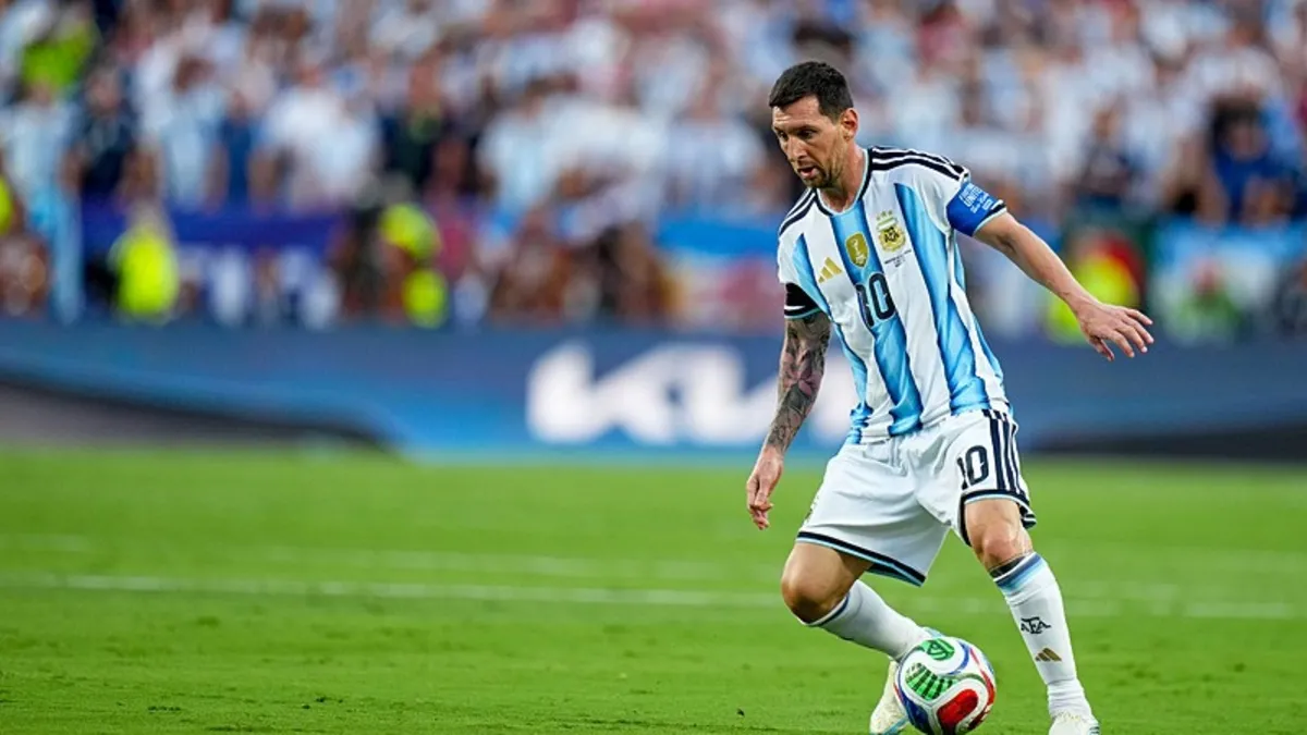 Arjantin-İsviçre maçında Lionel Messi'den hakeme şok tepki! 